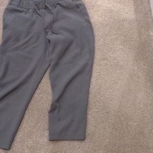 Lululemon cropped green/grey joggers